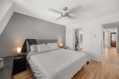 93-8930 Walnut Grove Drive, Langley, BC - Indoor Photo Showing Bedroom