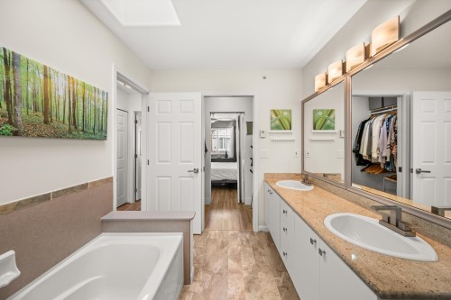 93-8930 Walnut Grove Drive, Langley, BC - Indoor Photo Showing Bathroom