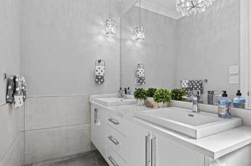 18610 57 Avenue, Surrey, BC - Indoor Photo Showing Bathroom