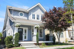 12951 15a Avenue Surrey, BC V4A 0B7