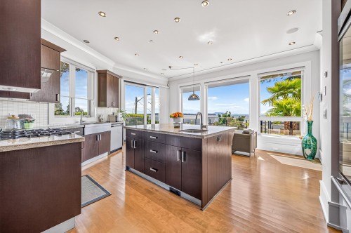 14533 Magdalen Avenue, White Rock, BC - Indoor Photo Showing Kitchen With Upgraded Kitchen