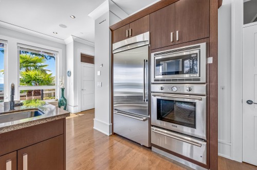 14533 Magdalen Avenue, White Rock, BC - Indoor Photo Showing Kitchen