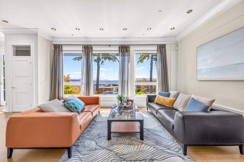 14533 Magdalen Avenue, White Rock, BC - Indoor Photo Showing Living Room