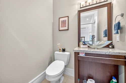 14533 Magdalen Avenue, White Rock, BC - Indoor Photo Showing Bathroom