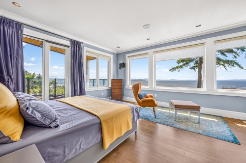 14533 Magdalen Avenue, White Rock, BC - Indoor Photo Showing Bedroom