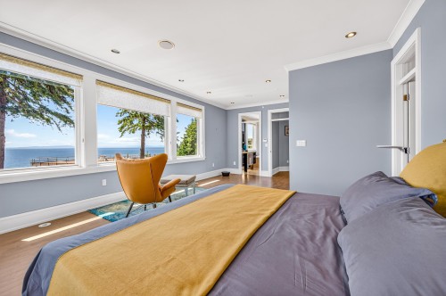 14533 Magdalen Avenue, White Rock, BC - Indoor Photo Showing Bedroom
