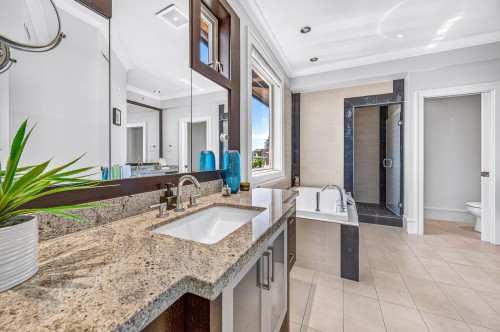 14533 Magdalen Avenue, White Rock, BC - Indoor Photo Showing Bathroom