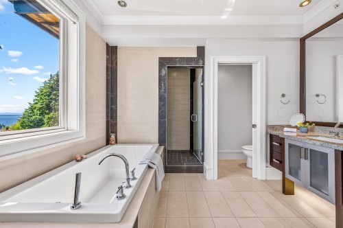 14533 Magdalen Avenue, White Rock, BC - Indoor Photo Showing Bathroom