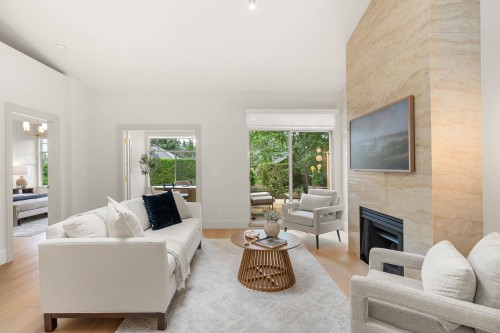 65-2533 152 Street, Surrey, BC - Indoor Photo Showing Living Room With Fireplace