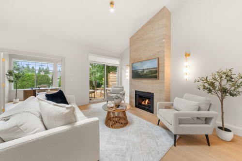 65-2533 152 Street, Surrey, BC - Indoor Photo Showing Living Room With Fireplace
