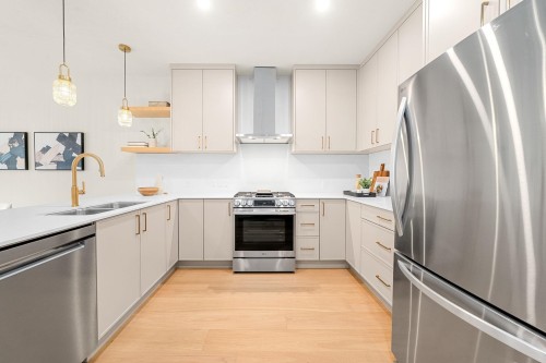 65-2533 152 Street, Surrey, BC - Indoor Photo Showing Kitchen With Double Sink With Upgraded Kitchen