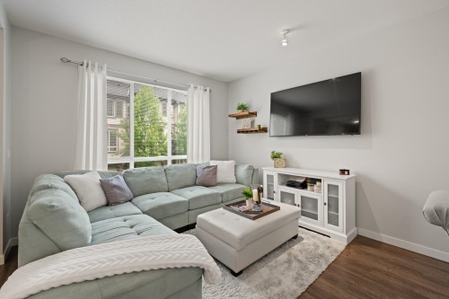 31-30930 Westridge Place, Abbotsford, BC - Indoor Photo Showing Living Room