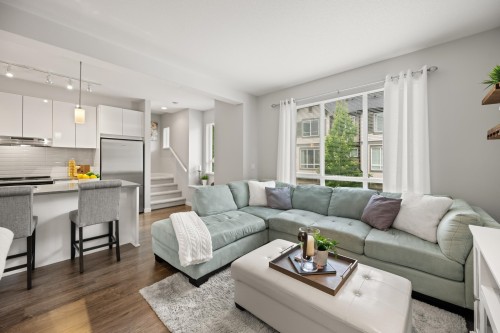31-30930 Westridge Place, Abbotsford, BC - Indoor Photo Showing Living Room
