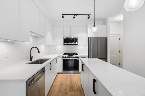 326-7506 199a Street  Langley, BC V2Y 3K9