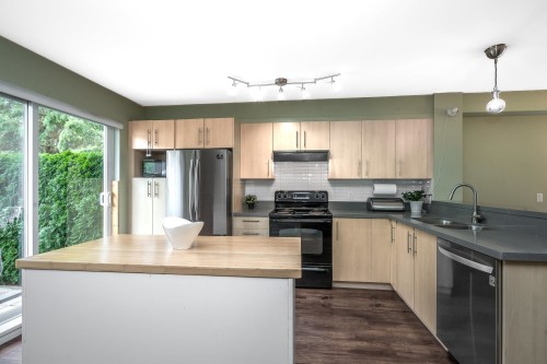 33-20875 80 Avenue  Langley, BC V2Y 2Y1