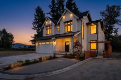 9-5924 Riverside Street Abbotsford, BC V4X 1T8