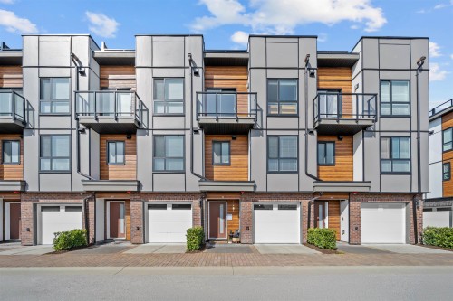49-19760 55 Avenue  Langley, BC V3A 0L1