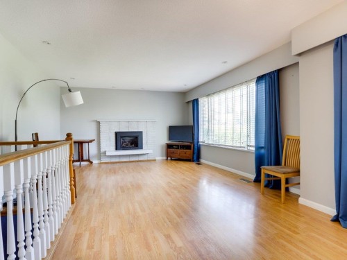15866 North Bluff Road  White Rock, BC V4B 3G7