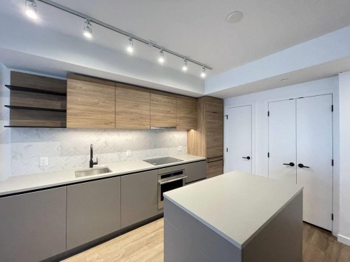 7XX-10448 University Dr , Surrey, BC V3T 0S7 2