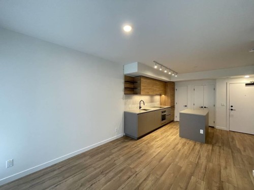 7XX-10448 University Dr , Surrey, BC V3T 0S7 3