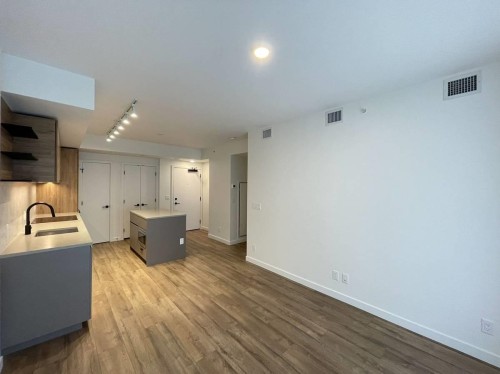 7XX-10448 University Dr , Surrey, BC V3T 0S7 4