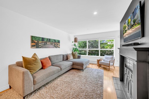 202-9650 148 Street, Surrey, BC 
