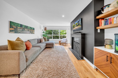 202-9650 148 Street, Surrey, BC 