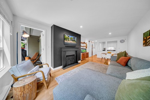 202-9650 148 Street, Surrey, BC 