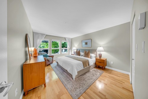 202-9650 148 Street, Surrey, BC 