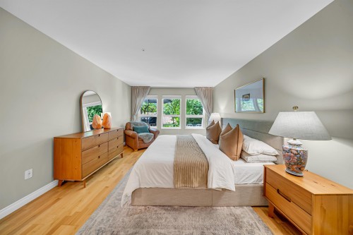 202-9650 148 Street, Surrey, BC 