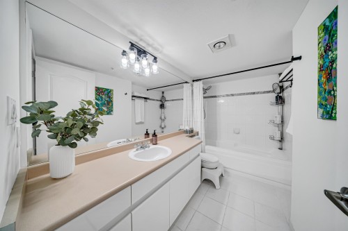 202-9650 148 Street, Surrey, BC 