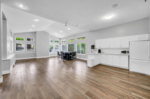 202-9650 148 Street, Surrey, BC 