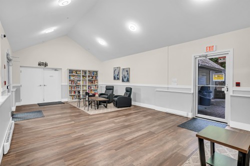 202-9650 148 Street, Surrey, BC 