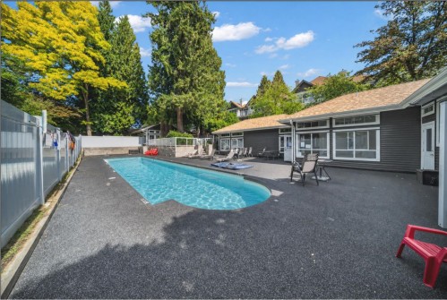 202-9650 148 Street, Surrey, BC 