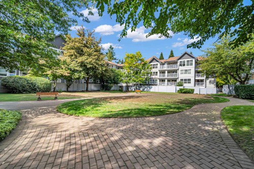 202-9650 148 Street, Surrey, BC 