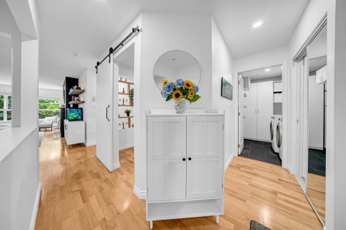202-9650 148 Street, Surrey, BC 