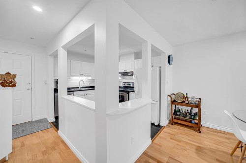 202-9650 148 Street, Surrey, BC 
