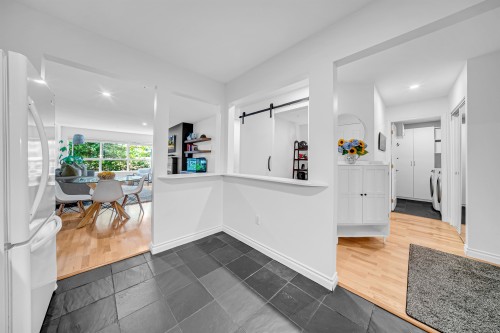 202-9650 148 Street, Surrey, BC 