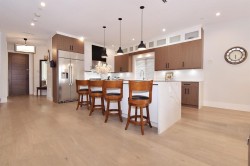 154XX Russell Avenue White Rock, BC V4B 2R3