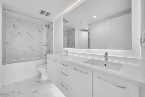 702-1588 Johnston Road, White Rock, BC 