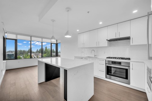 702-1588 Johnston Road, White Rock, BC 