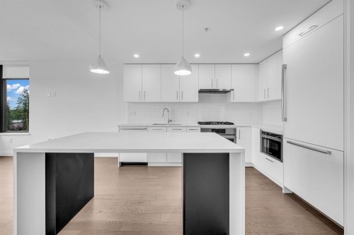 702-1588 Johnston Road, White Rock, BC 