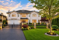 13839 91 Avenue Surrey, BC V3V 7K4