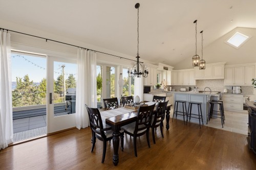 3098 Mcbride Avenue, Surrey, BC 