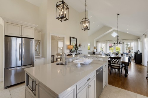 3098 Mcbride Avenue, Surrey, BC 