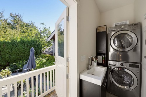 3098 Mcbride Avenue, Surrey, BC 