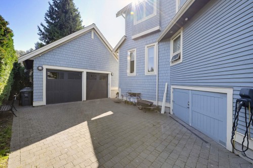 3098 Mcbride Avenue, Surrey, BC 