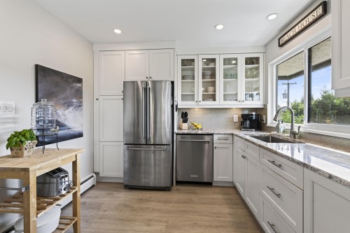 302-1290 Martin Street, White Rock, BC 