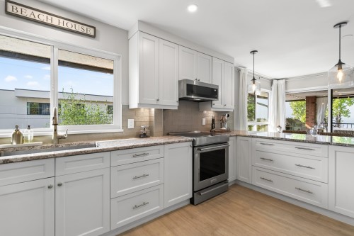 302-1290 Martin Street, White Rock, BC 