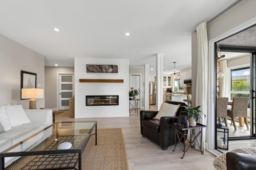 302-1290 Martin Street, White Rock, BC 